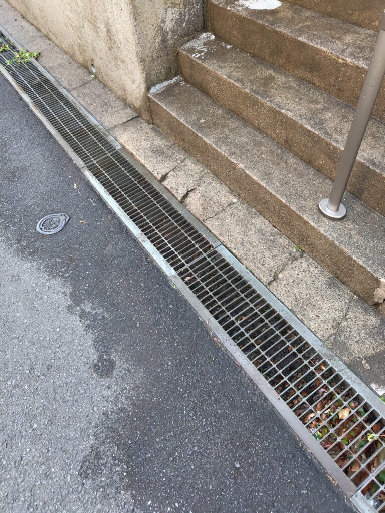 ガスバーナー使用後の側溝の状態