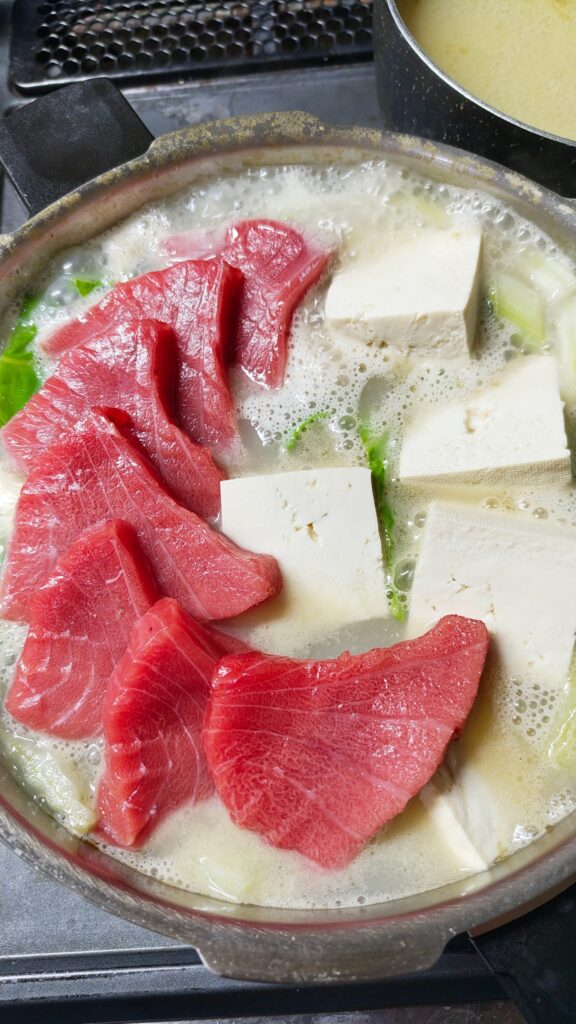 本マグロ出汁の鍋 中トロ トッピング 豆腐 魚鍋 白濁スープ