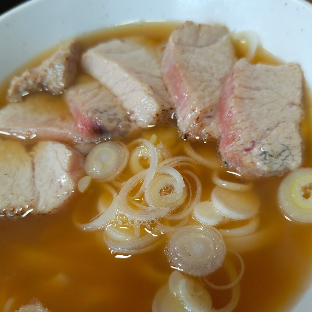 本マグロ出汁の塩ラーメン 炙り中トロ トッピング 魚系スープ